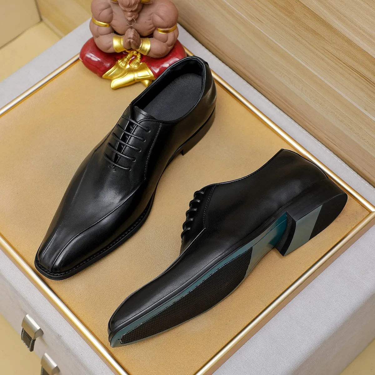 Men's shoes 💰580 💰 Louis Vuitton LV ® Autumn and Winter 🆕 models 🔛Full shoe counter First layer cowhide, 🐂Leather lined casual shoes for men, super soft outsole, essential for driving. Counter synchronization Original first layer cowhide Completely 1:1 mold customization 🌹Top version, 2 colors optional! Number: 38-45 (37.46. Customized)